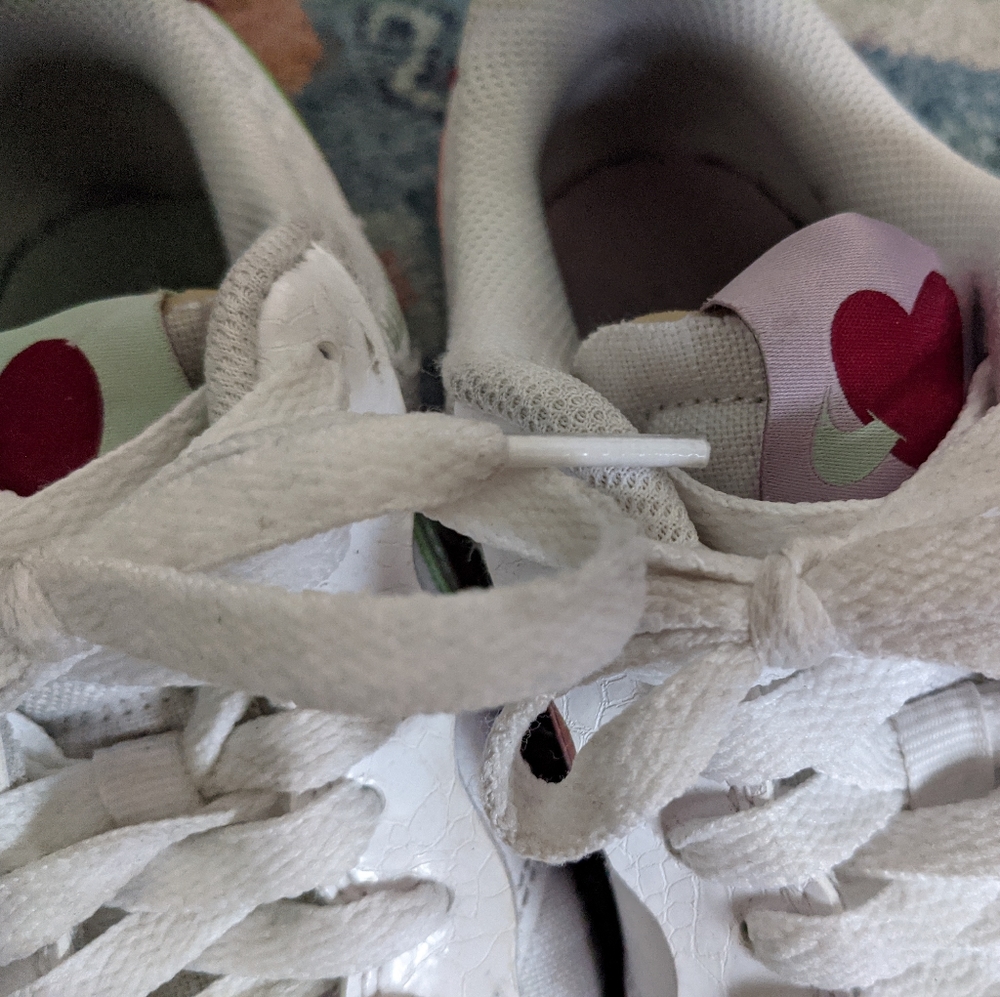 Nike U Complete Me Low Top Shoes - Picture 4 of 9